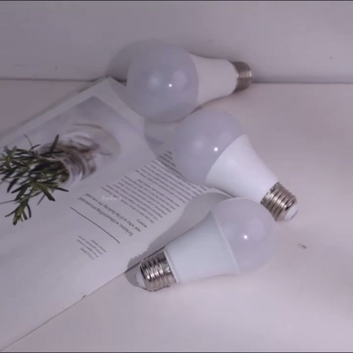 Bec LED RGB cu telecomandă