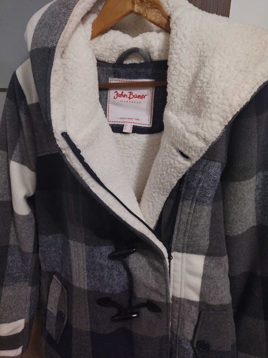 Palton scurt cu glugă