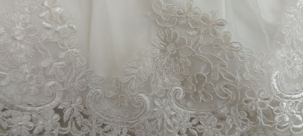 Rochita si bentita botez, superba, culoare alb,mas 3 luni