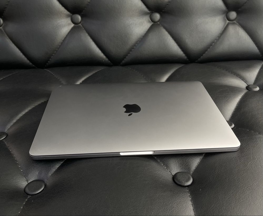 Apple MacBook Pro 2016 года в хорошем состояние