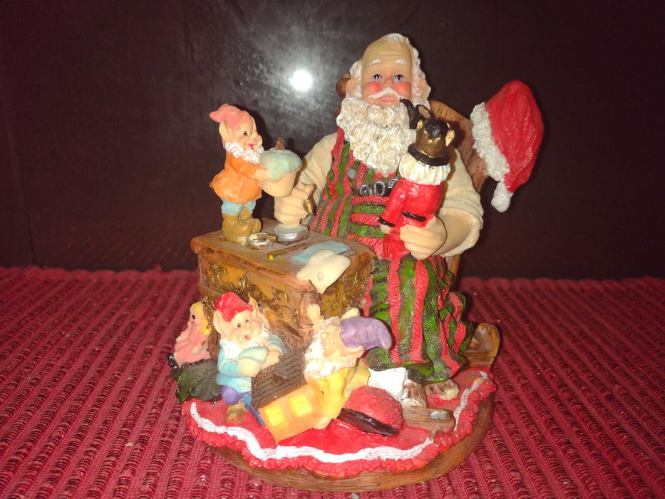 Mos Craciun din rasina