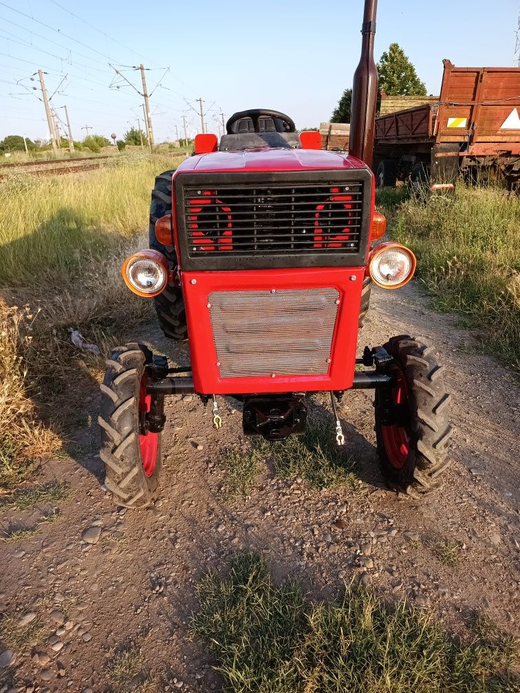 Tractor u445 V..