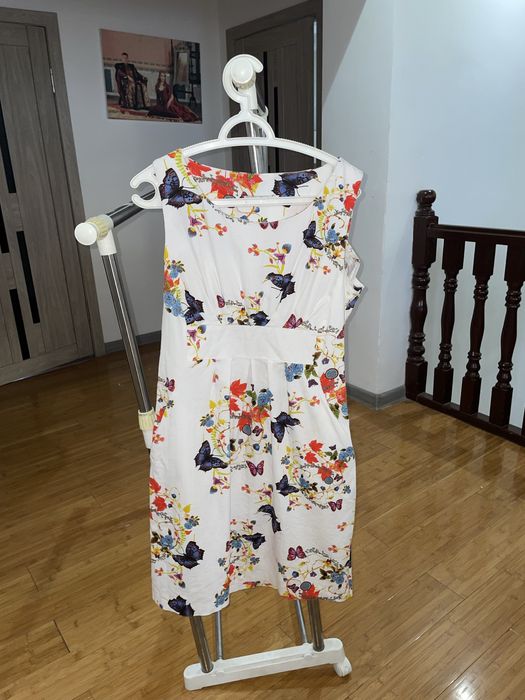 Продам платья б/у