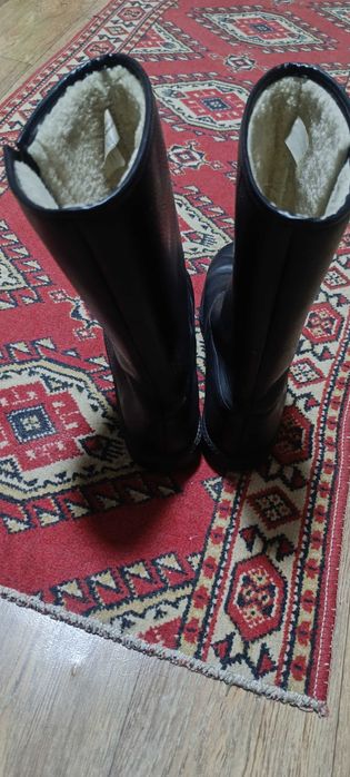 Продаю мужские зимние сапоги