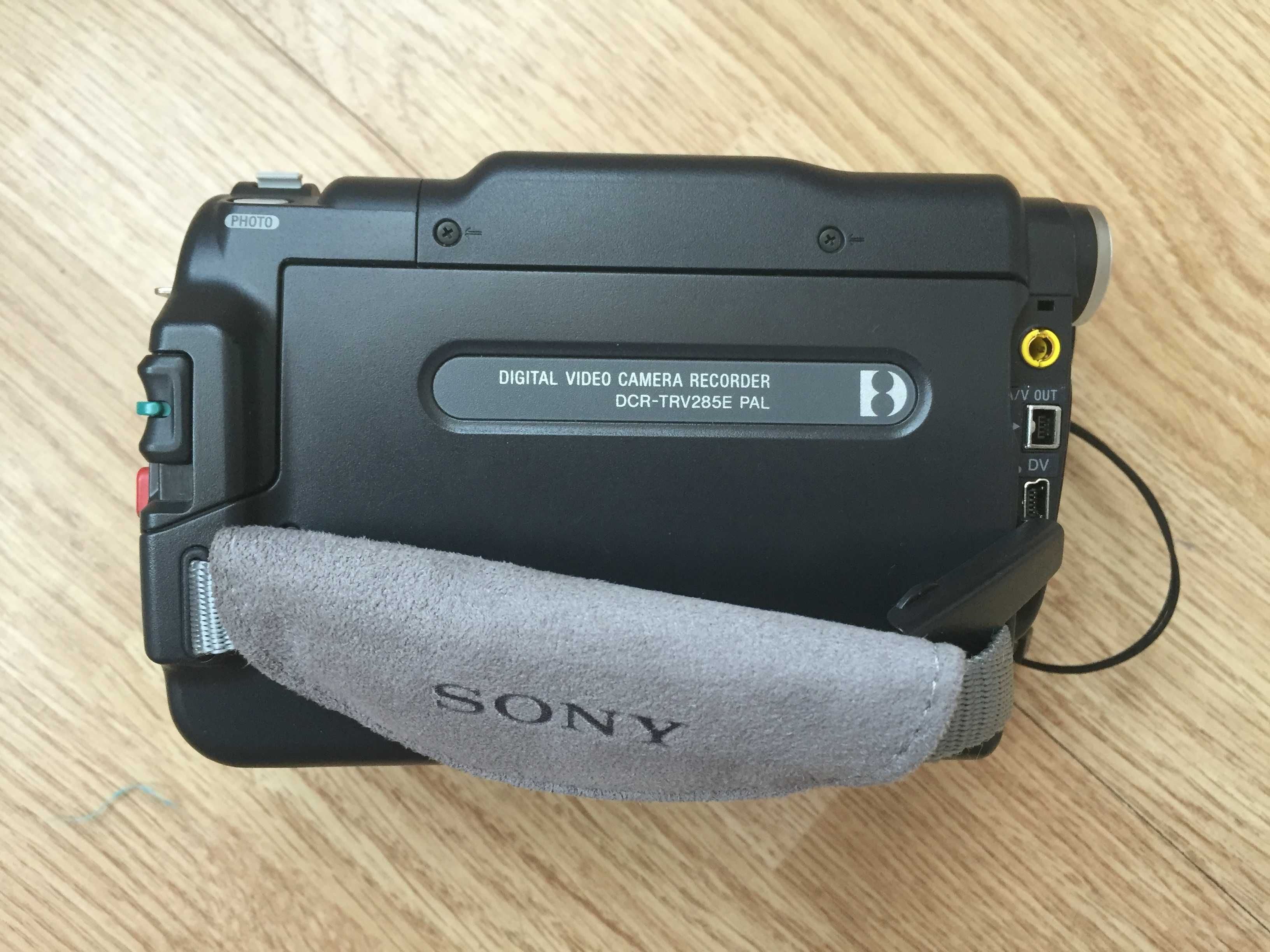 Цифровая кассетная видеокамеру Sony Handycam