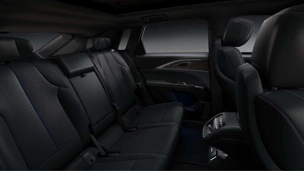 Cadilac lyriq 2025 в наличии и на заказ