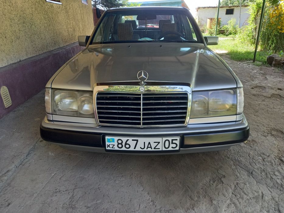 Mercedes E260 год 1992