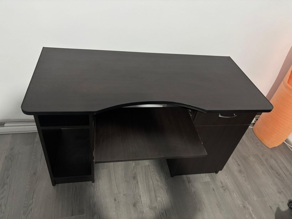 Birou negru inchis