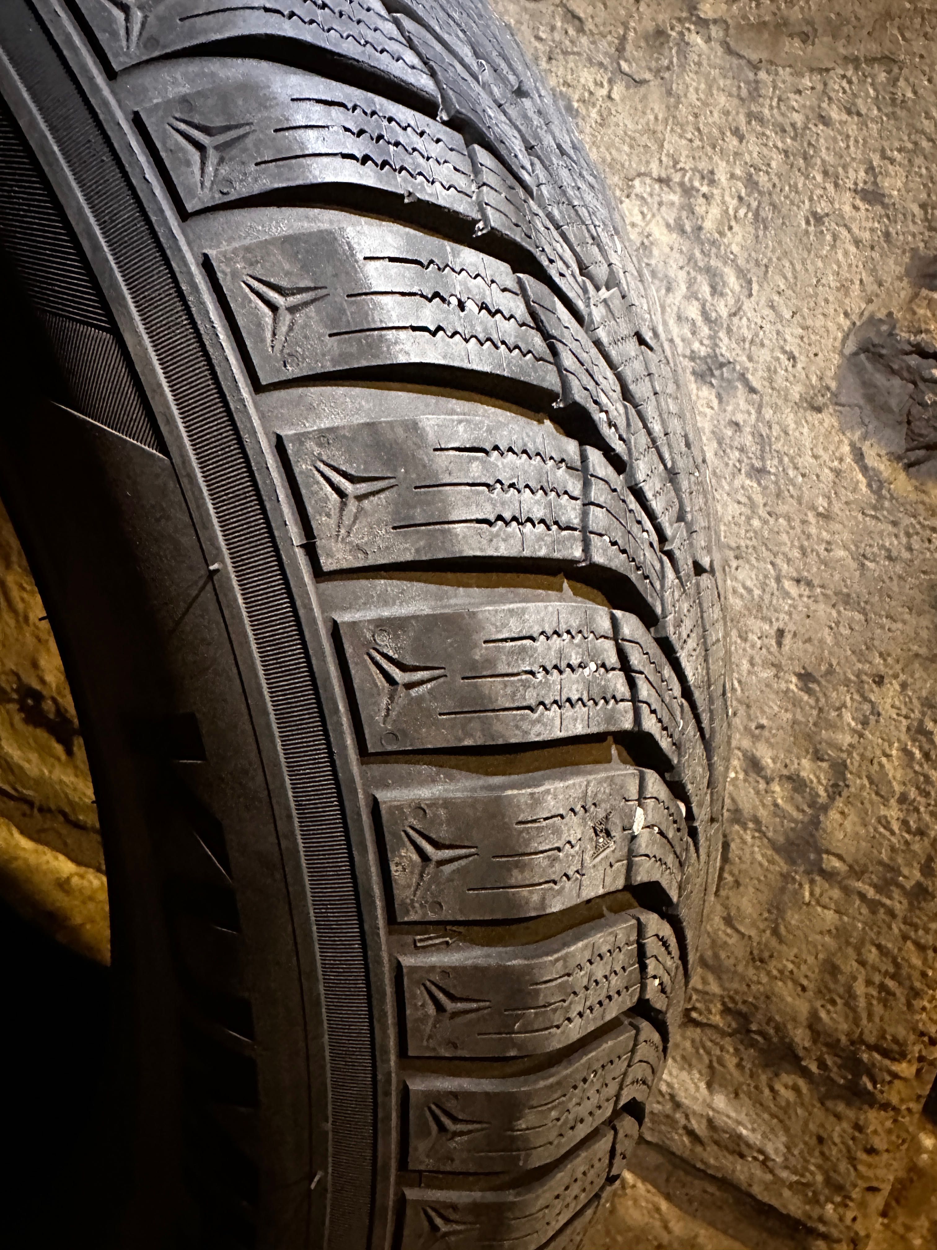 Почти нови ЗИМНИ гуми Kumho 225/65/17