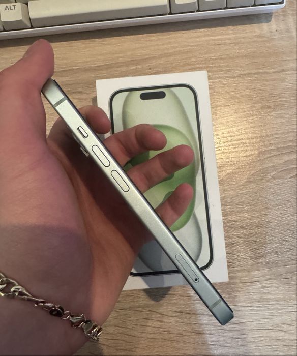 Iphone 15 256GB зелен