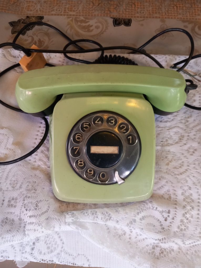 Стар работещ телефон