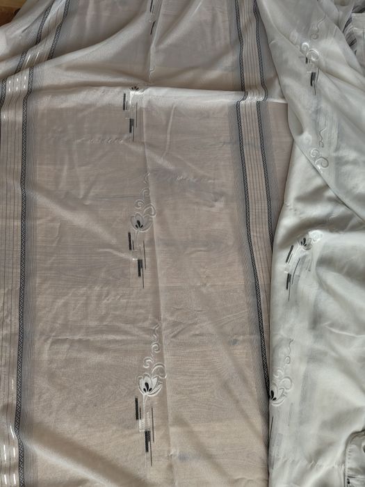 Perdea albă elegantă