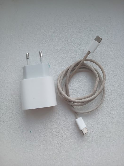 Продам ОРИГИНАЛ ЗАРЯДКА от IPhone 16pro promaks звоните