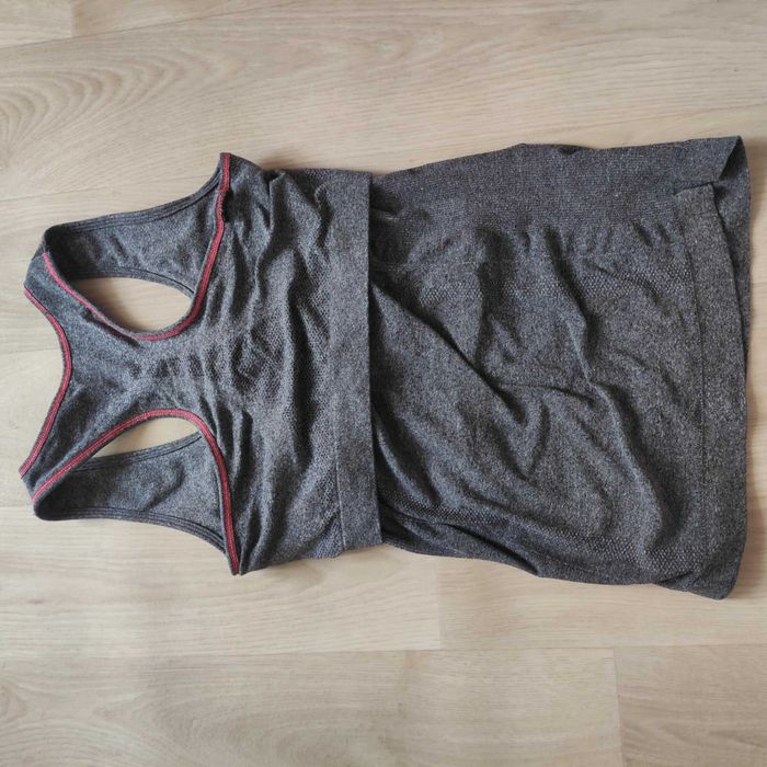 Дамски спортен потник с вградено бюстие - Размер S