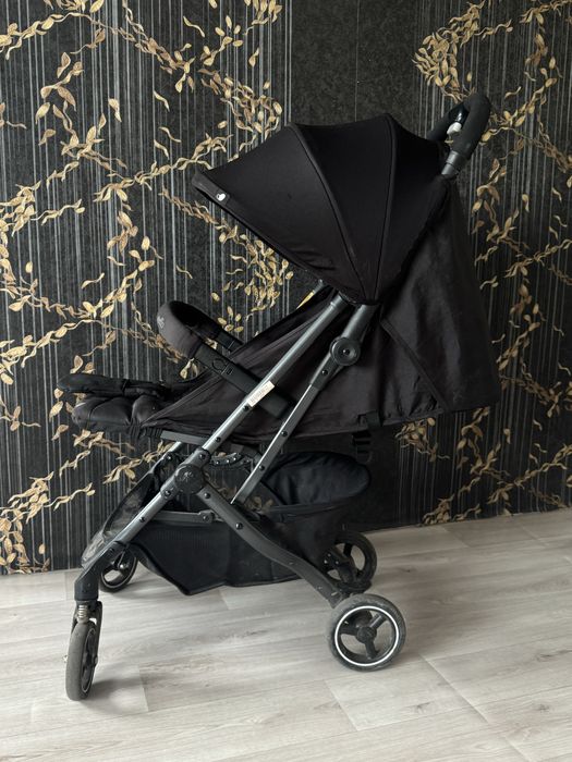 Продаю детскую коляску evenflo