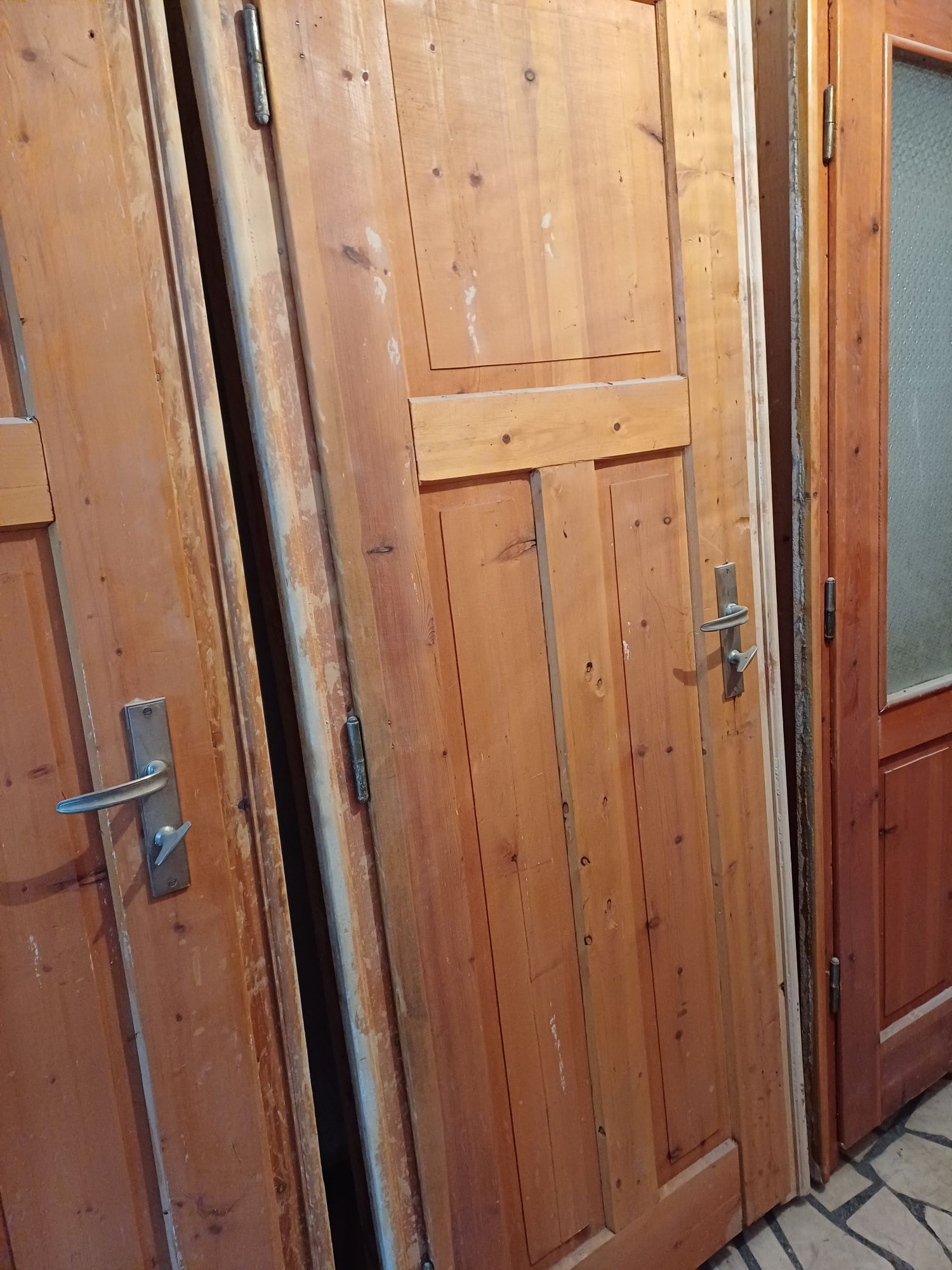 Дървени врати различни раэмери