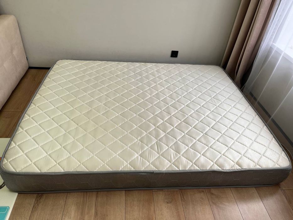 Матрас для кровати