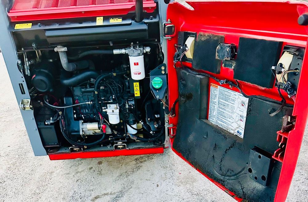 Miniexcavator/miniincarcator bobcat/motor kubota/an2016