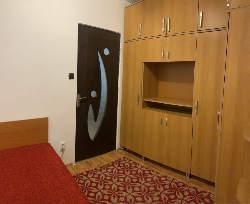 Închiriez apartament cu 2 camere