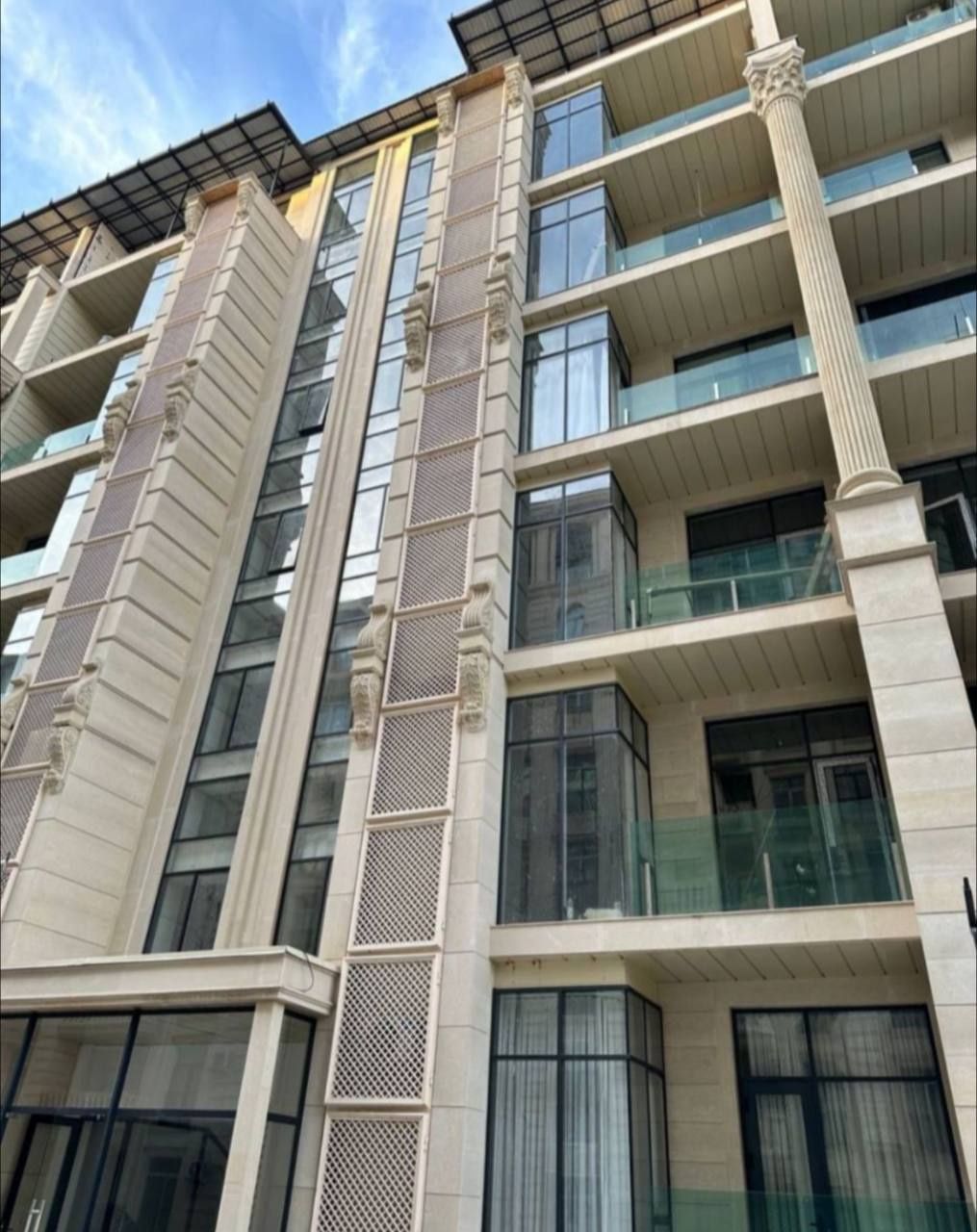 Продаётся 4х комнатная квартира в ЖК Oq Saroy Deluxe, МирзоУлугбекский