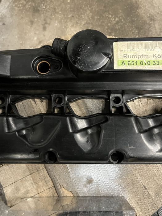 Капак клапани Мерцедес om651