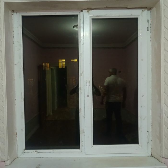 Eshik sotiladi temirli,dereza xam bor 2 ta plast