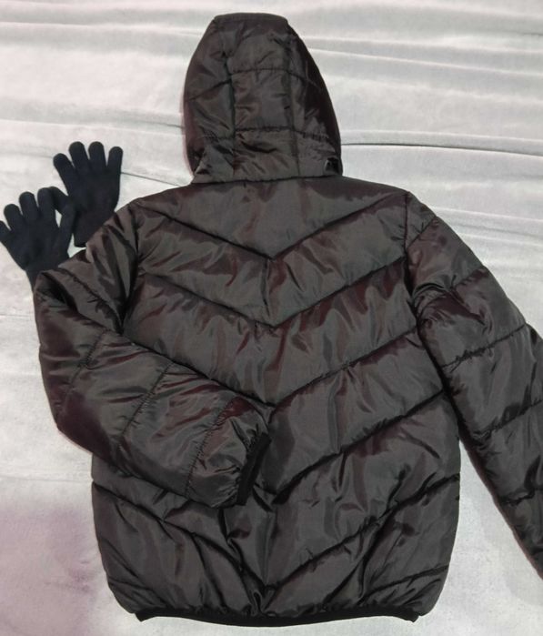 Детско яке за момче в отлично  сьстояние  + подарьк рькавици