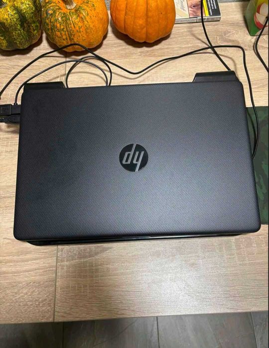 Лаптоп/Laptop неразличим от нов