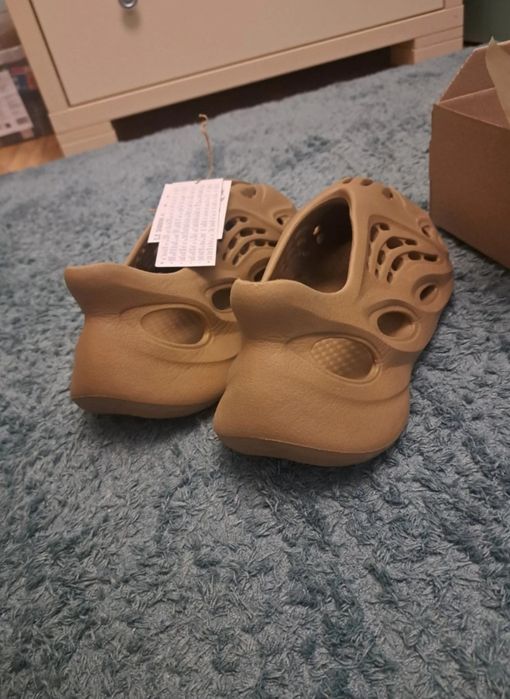 Yeezy foam RNR bej