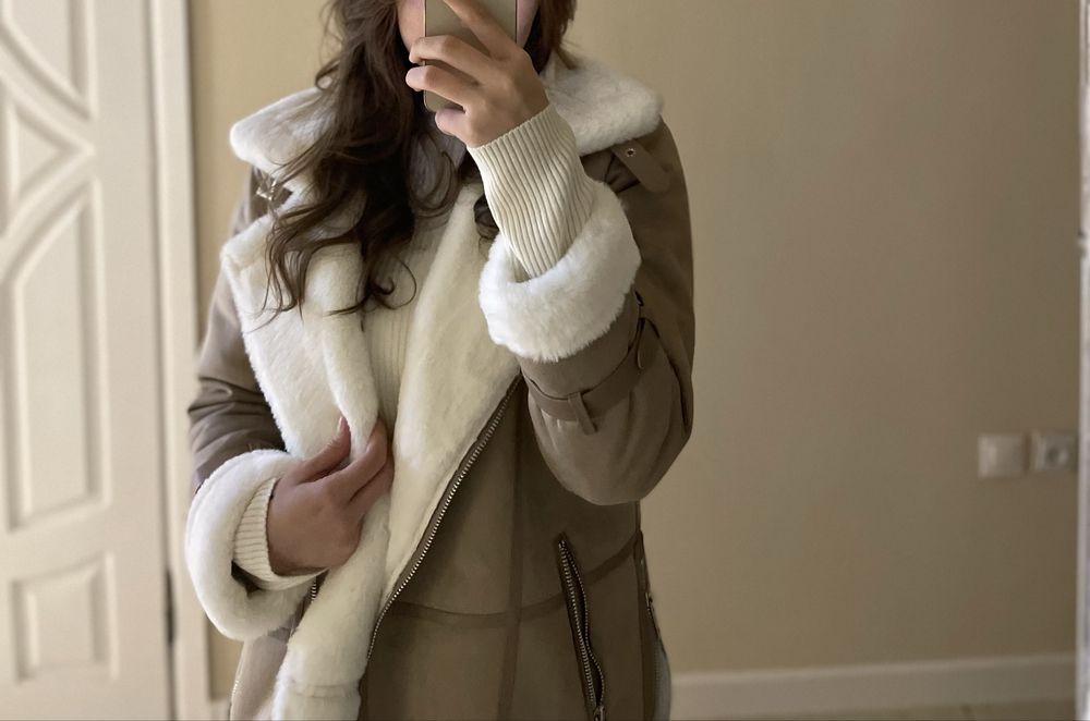 бежевая дубленка