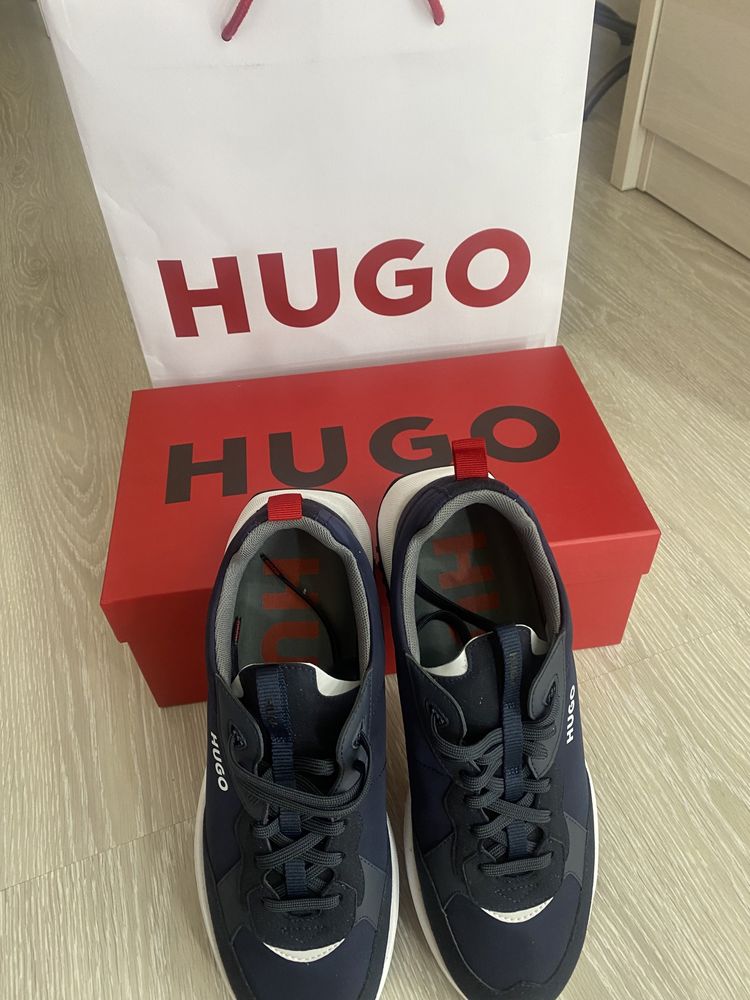 Продам кроссы (Hugo)43 разм