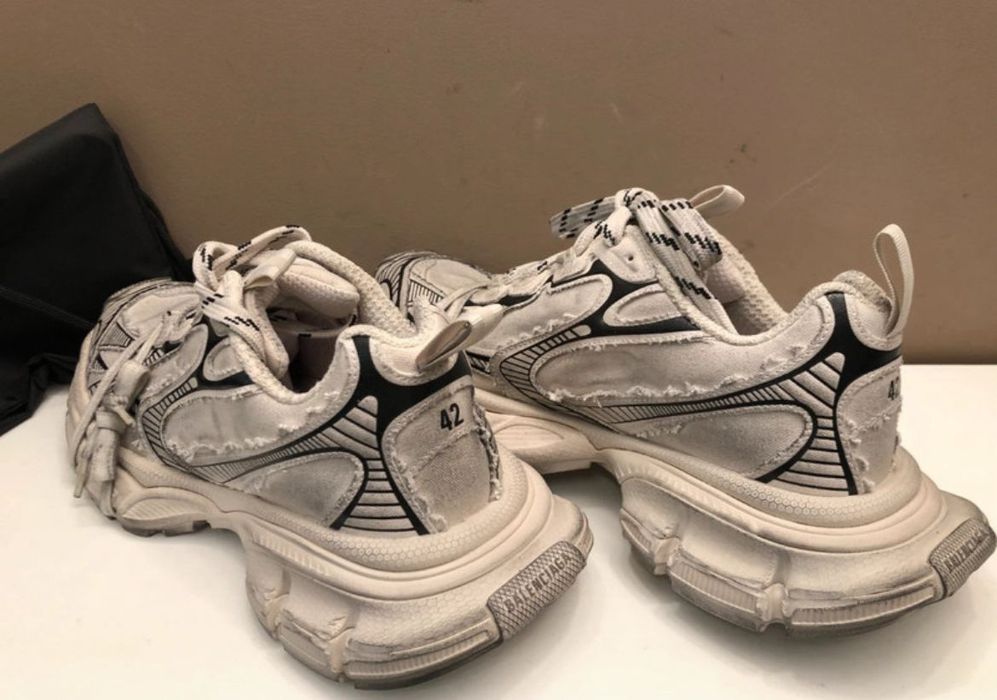 Balenciaga nr:42  2600Ron