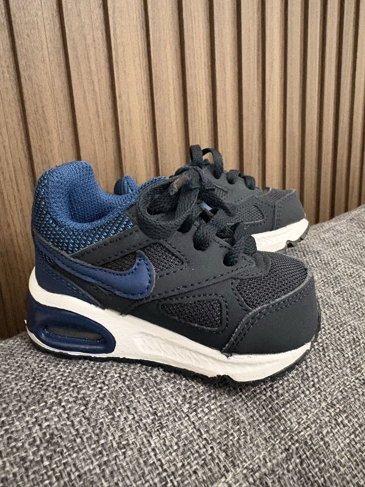Бебешки nike airmax