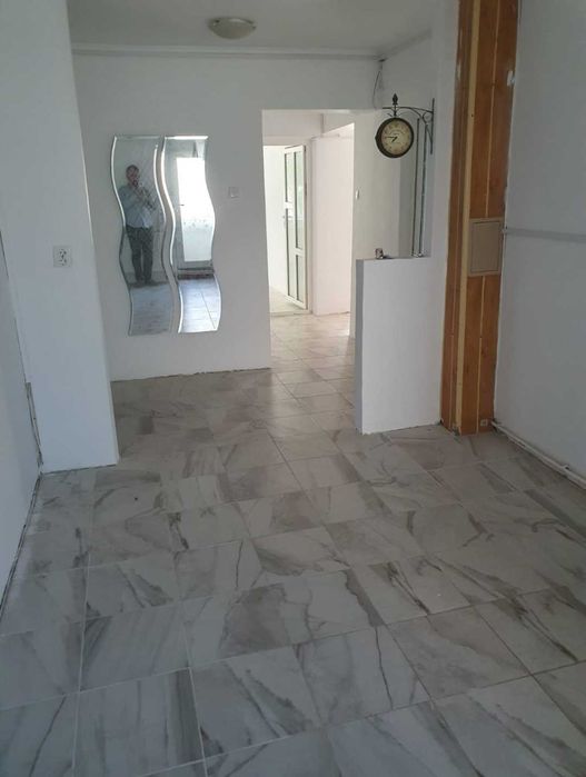 Închiriez apartament 3 camere parter