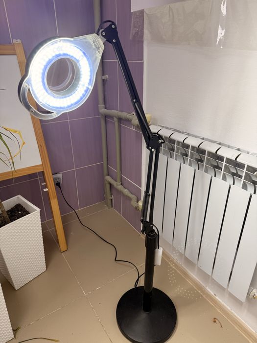 Продается в хорошем состоянии лампа-лупа