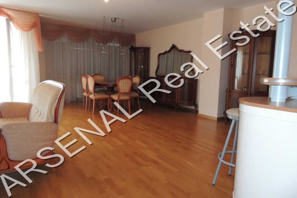 Дава се под наем Тристаен апартамент в София, Лозенец - 137 кв.м за 750 € - Снимка #2