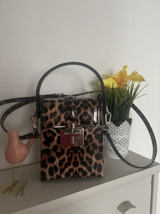 Сумочка лаковая ,новая 15000 тг