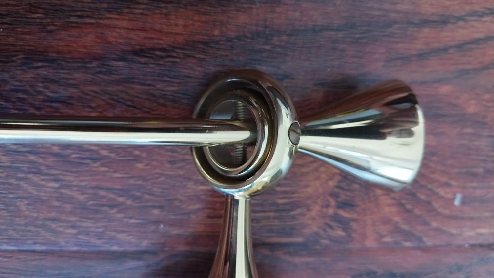 Sfesnic din bronz de perete