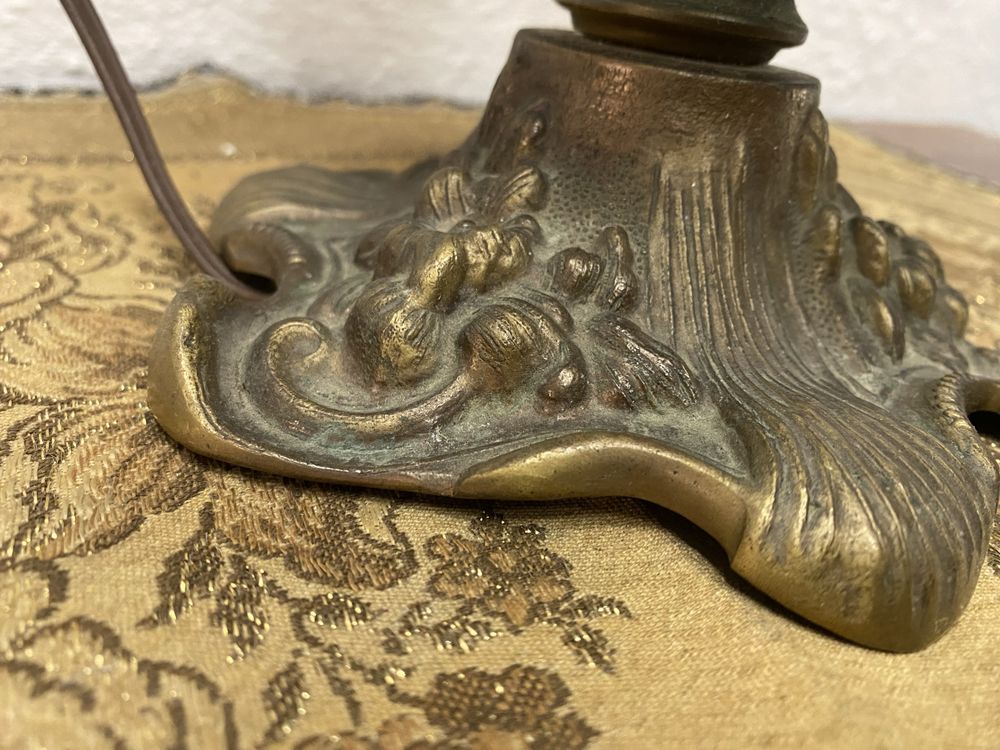 Стара френска настолна лампа с месингова основа
