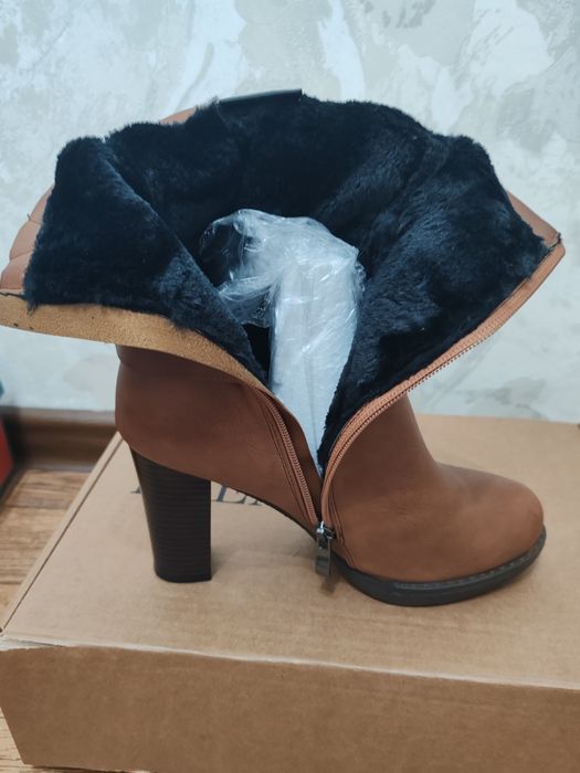 Продается женская зимняя обувь