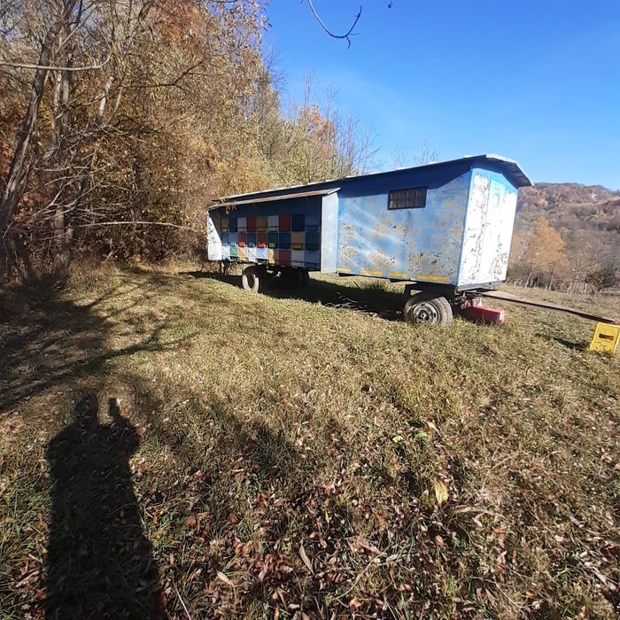 Vând pavilion apicol