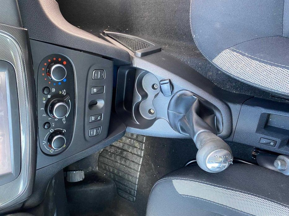 dezmembrez dacia logan MCV  2017 motor 0.9 benzina Tce cod HB4/hayon