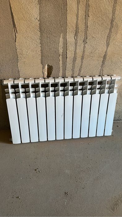 Биметаллический радиатор на 12 ребер