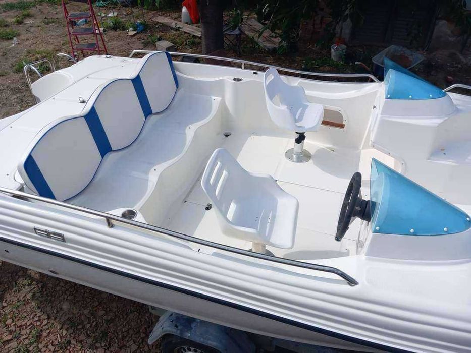 7 местна лодка 150hp Tiburon Inside