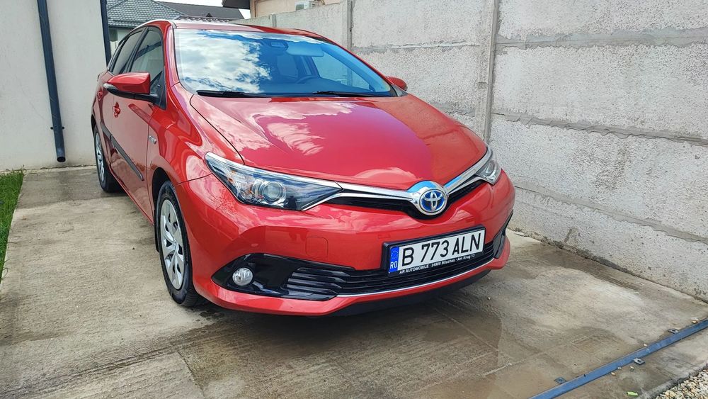 Toyota Auris Vând Toyota Auris hibrid