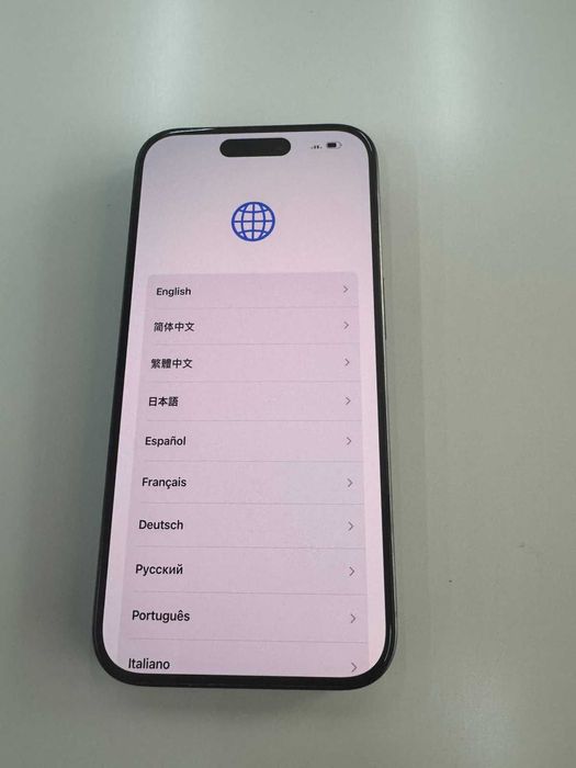 iPhone 15 Pro, Black Titanium, 256GB.