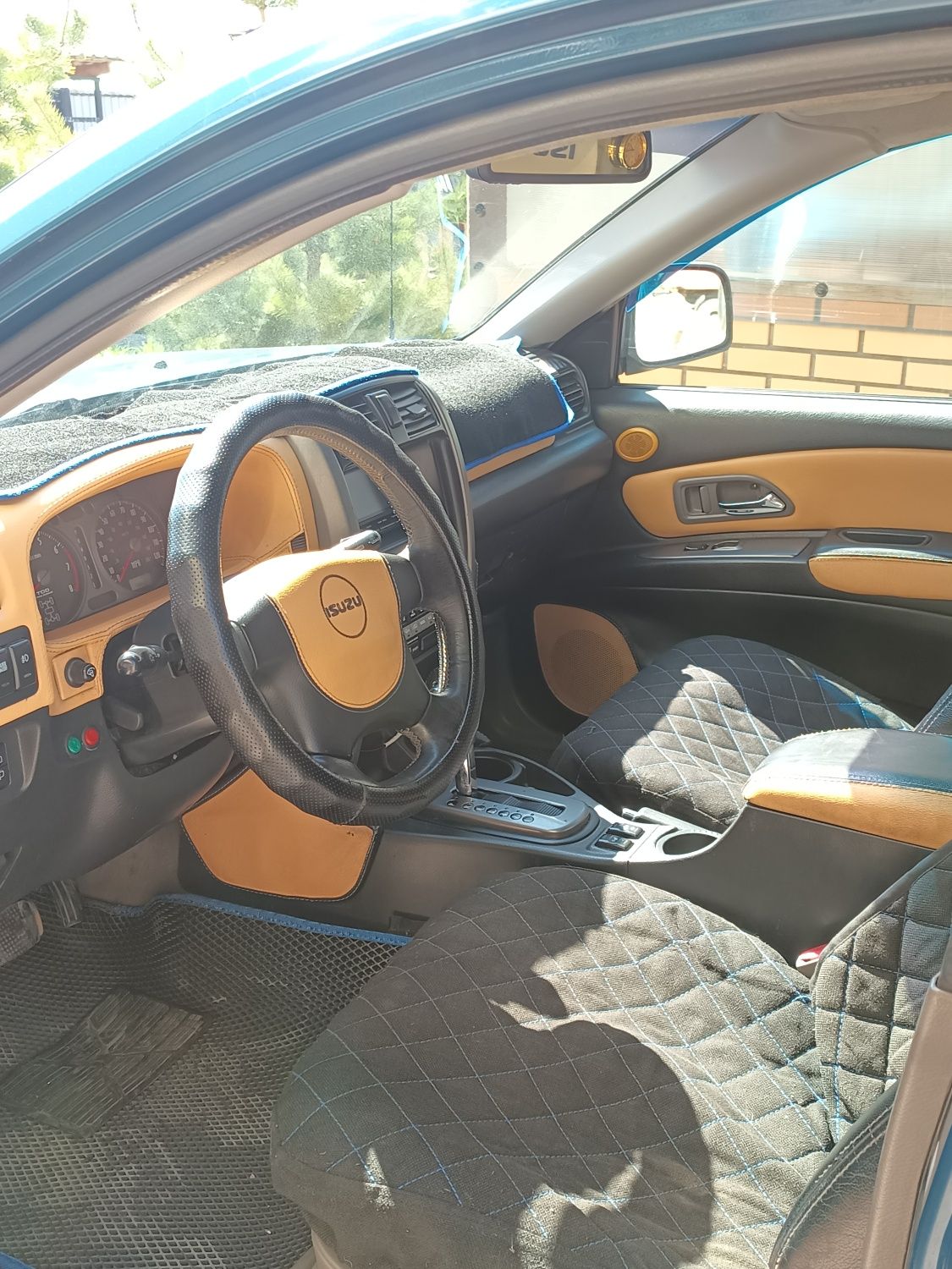 Isuzu axiom продам