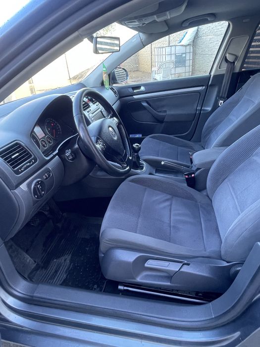 Vând Jetta 1,9 TDI