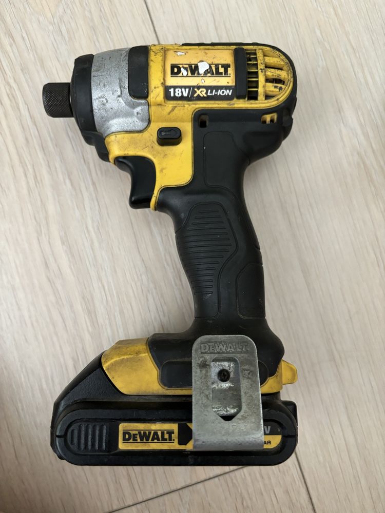 DeWALT винтоверт и дрелка