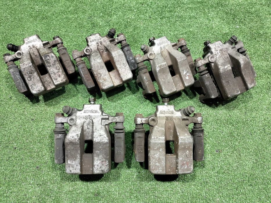 Продам Задний тормозной суппорт на Toyota Camry 40 / ES 350